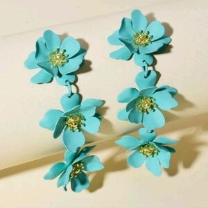 ✨3 FOR $28 ✨️🆕️🌺BLUE FLORAL DROP STATEMENT EARRINGS🌺